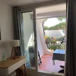 Apartment En Bord De Mer, A *